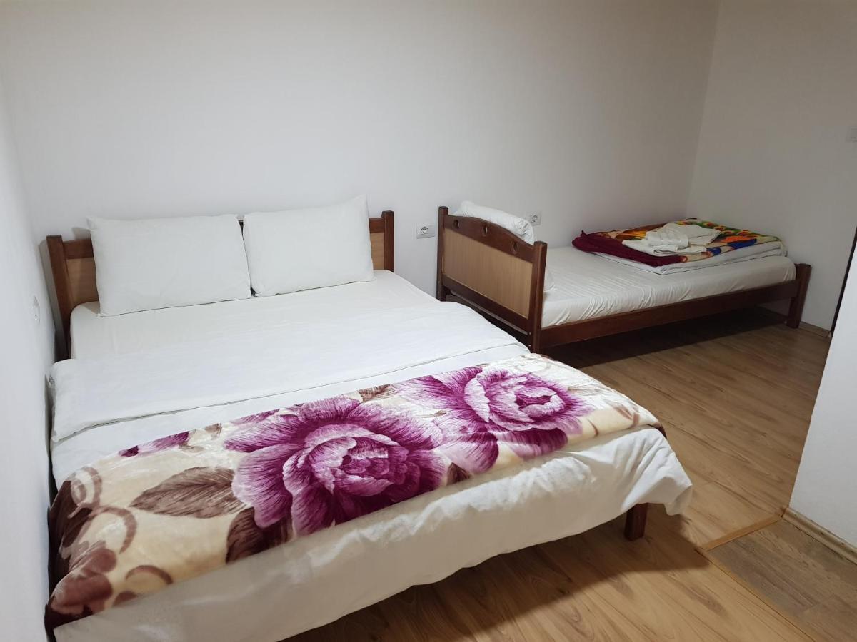 Bujtina Sherifaj Valbone Buitenkant foto