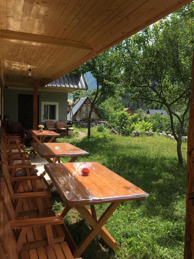 Bujtina Sherifaj Valbone Buitenkant foto